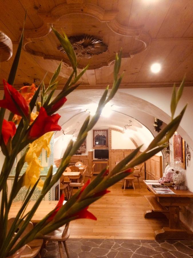 Hotel Garni Salvanel Cavalese Bagian luar foto