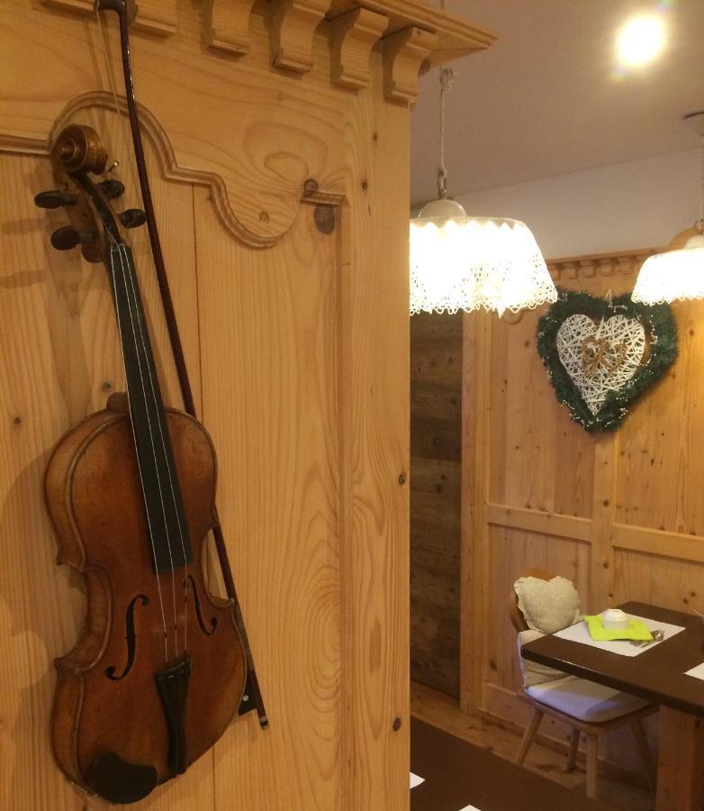 Hotel Garni Salvanel Cavalese Bagian luar foto