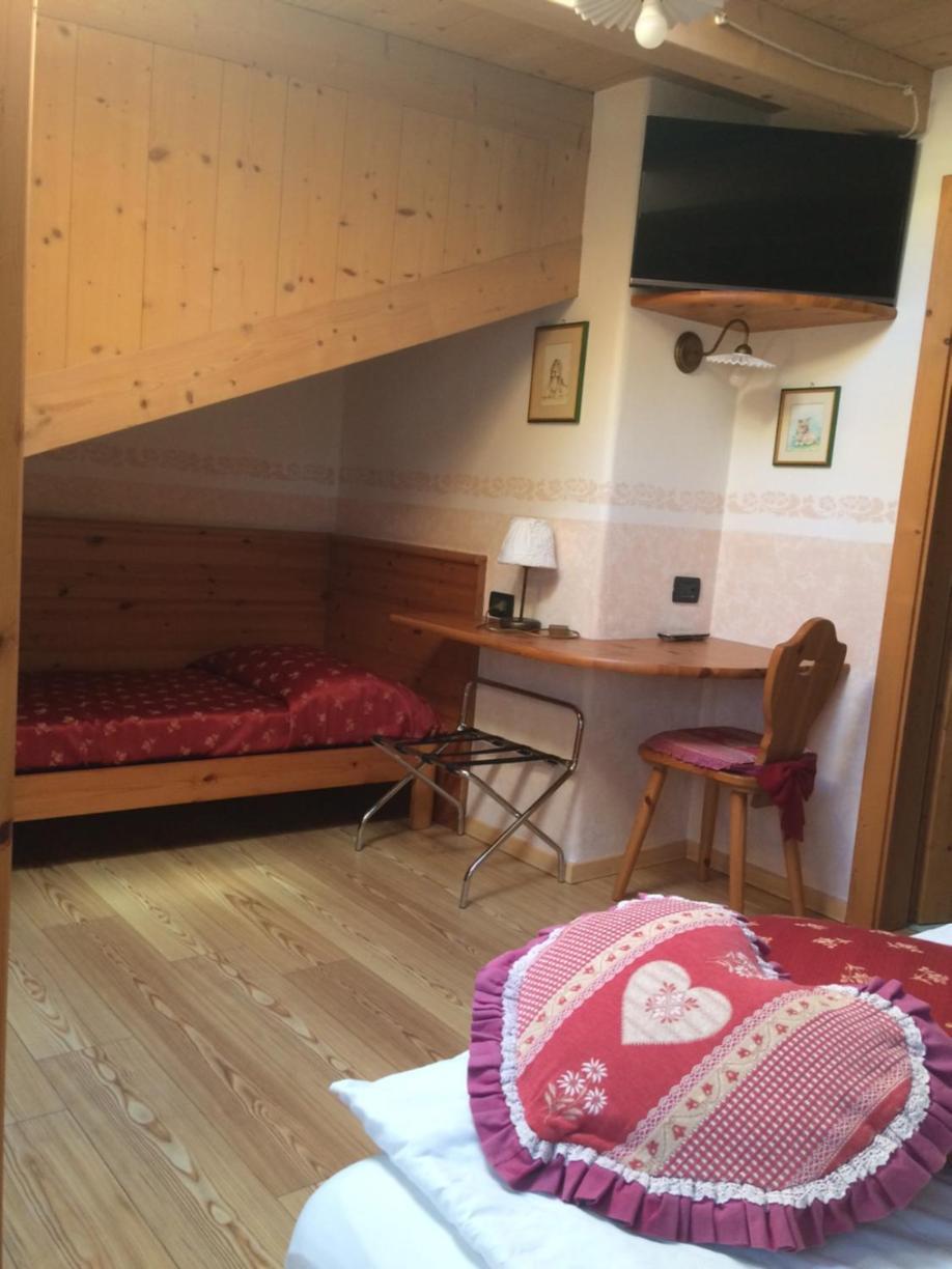 Hotel Garni Salvanel Cavalese Bagian luar foto