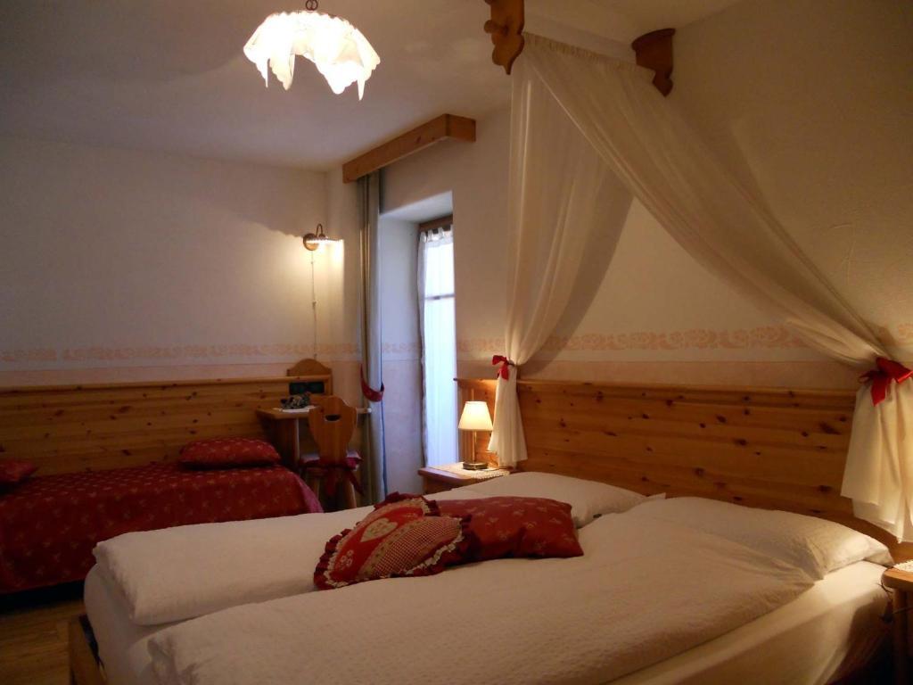 Hotel Garni Salvanel Cavalese Ruang foto