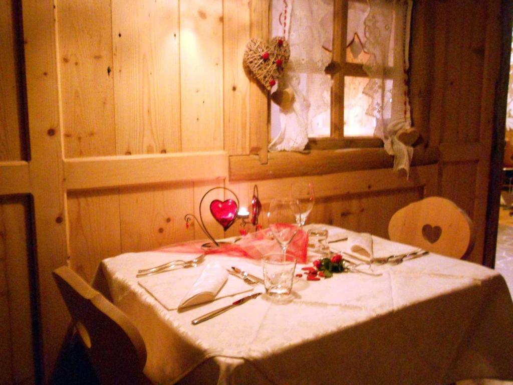 Hotel Garni Salvanel Cavalese Bagian luar foto