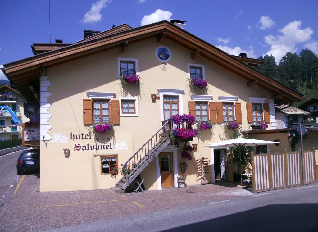 Hotel Garni Salvanel Cavalese Bagian luar foto