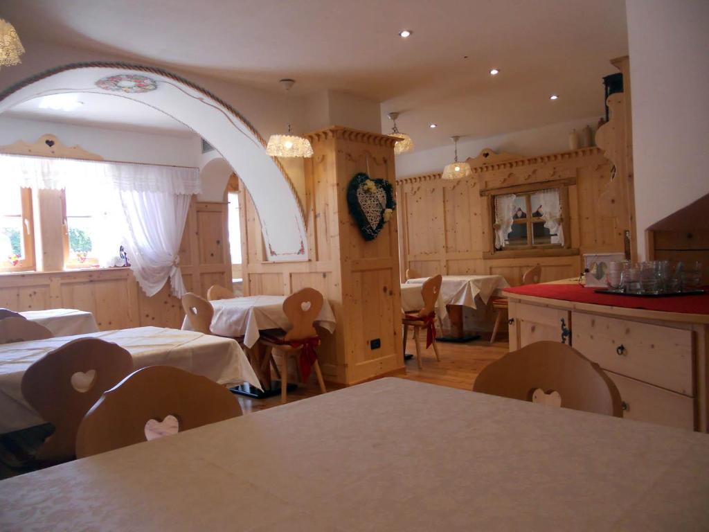 Hotel Garni Salvanel Cavalese Bagian luar foto
