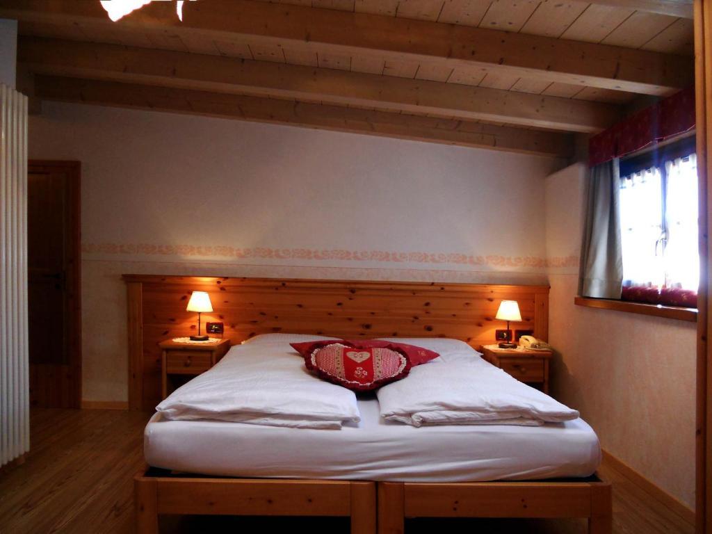 Hotel Garni Salvanel Cavalese Ruang foto