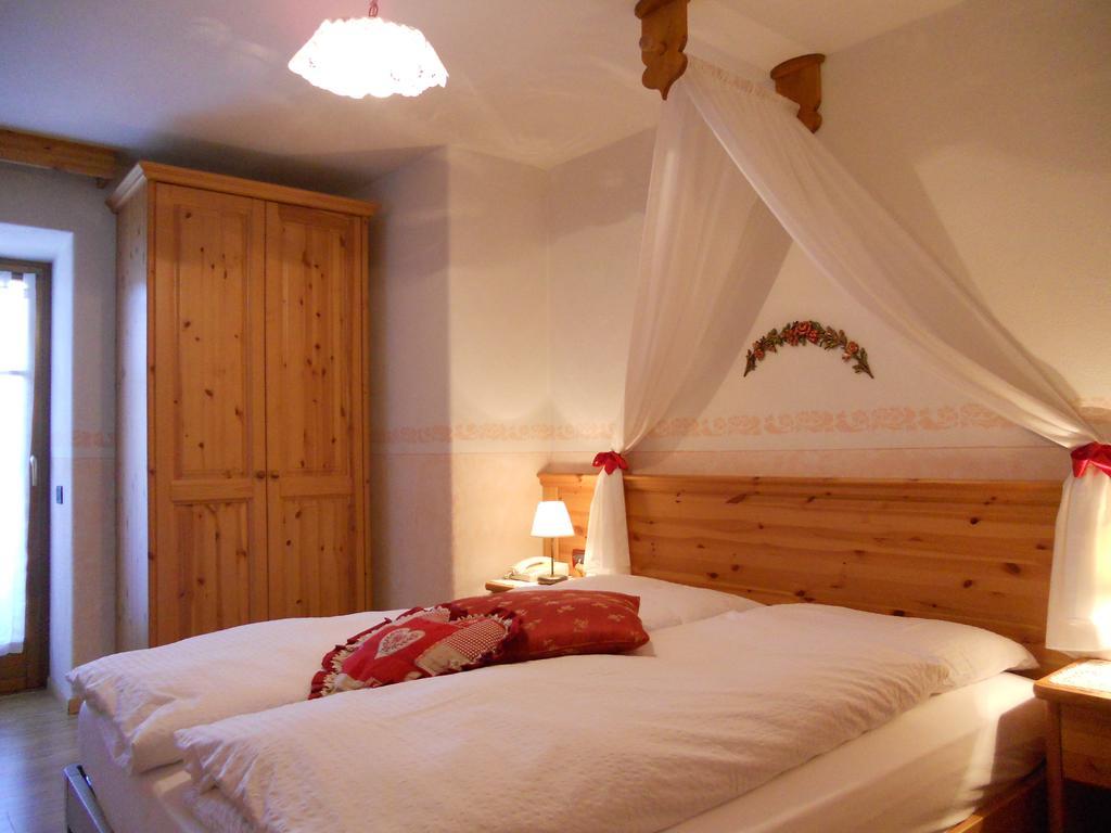 Hotel Garni Salvanel Cavalese Ruang foto