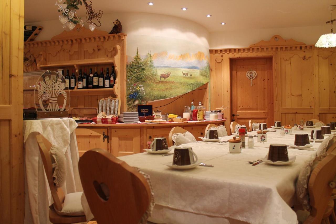 Hotel Garni Salvanel Cavalese Bagian luar foto