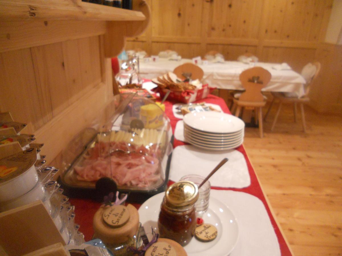 Hotel Garni Salvanel Cavalese Bagian luar foto