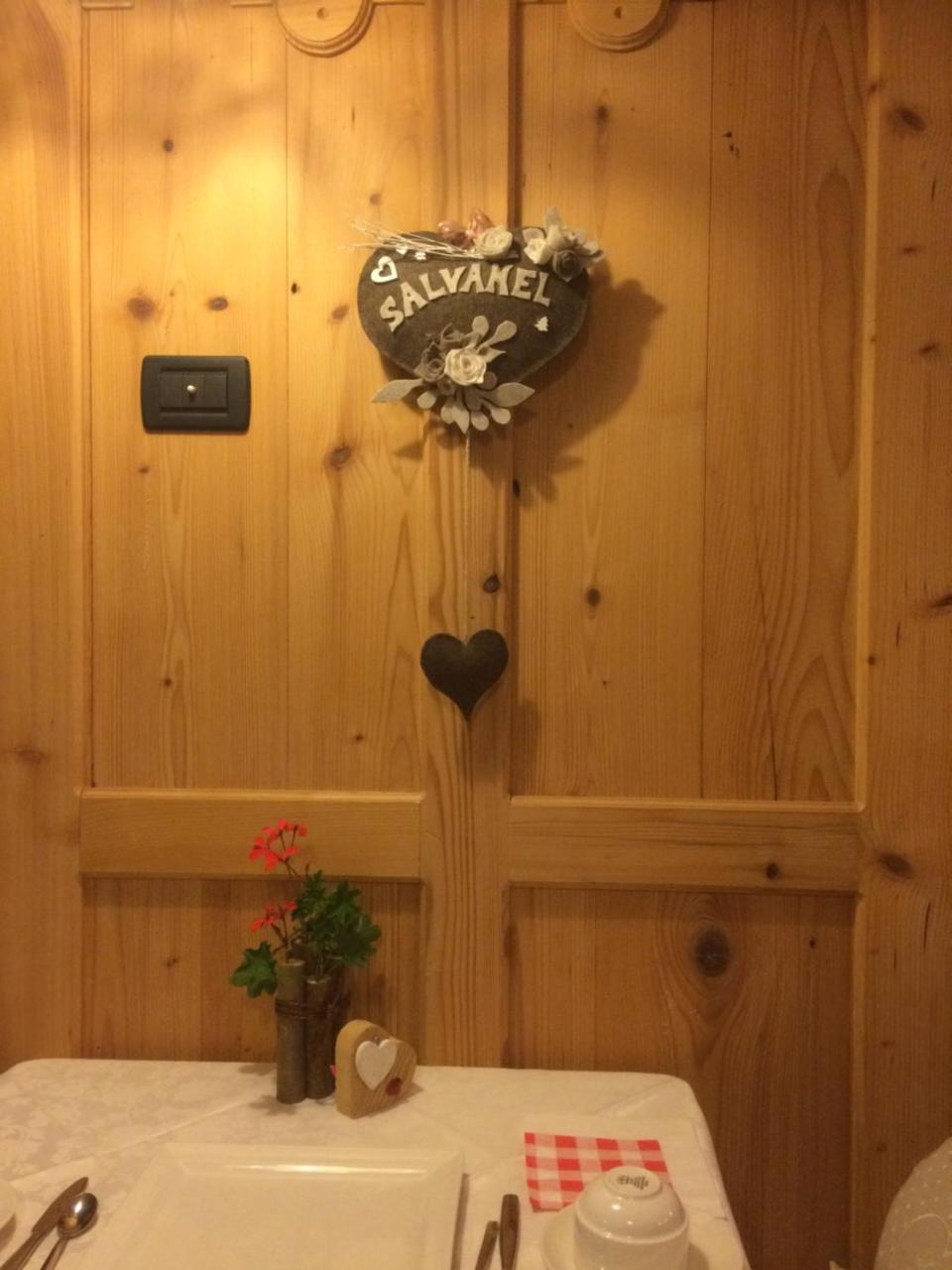 Hotel Garni Salvanel Cavalese Bagian luar foto