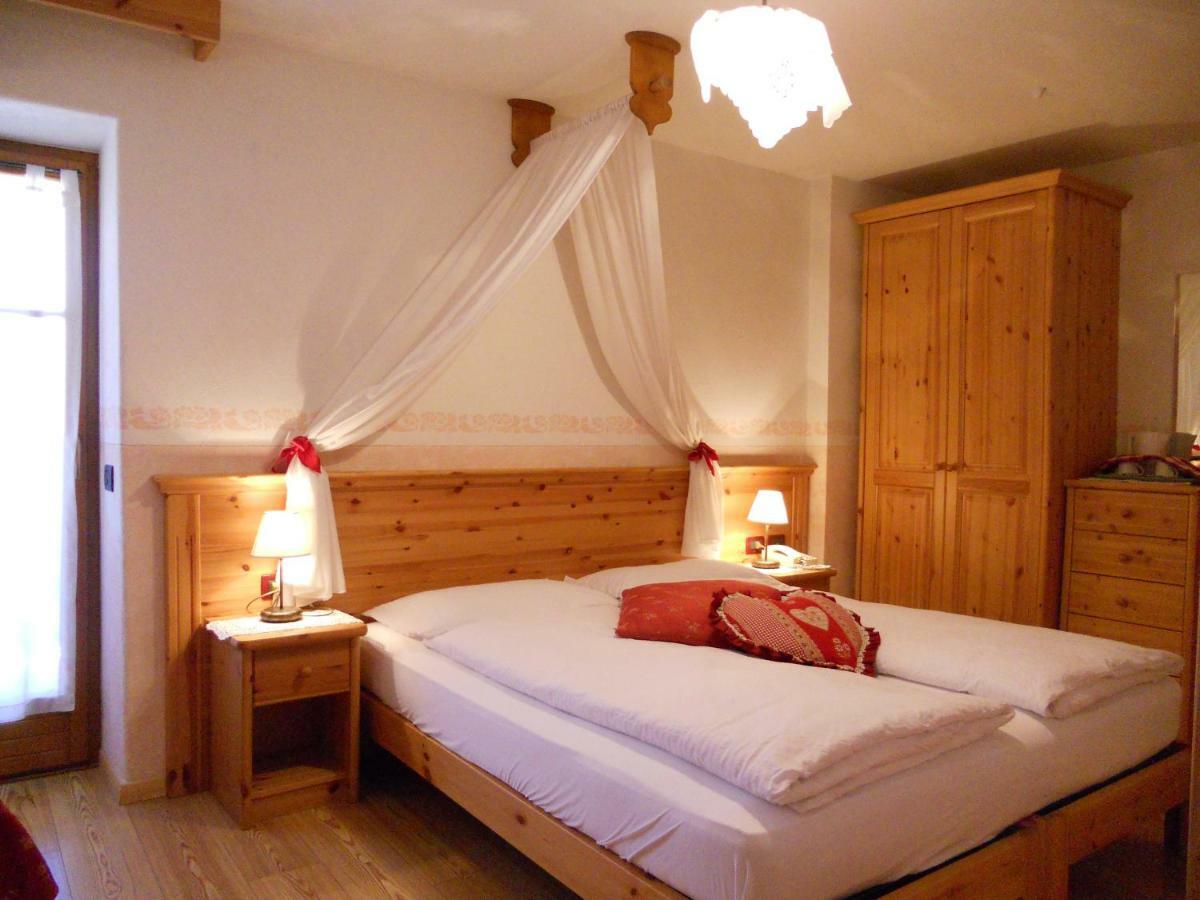 Hotel Garni Salvanel Cavalese Bagian luar foto